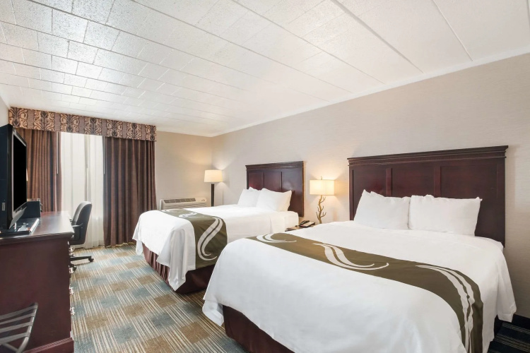 Finger Lakes Inn & Suites