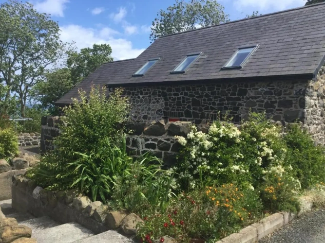3 Bedrooms Cottage