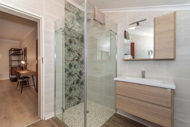 1 Bedroom Deluxe Double room with garden view