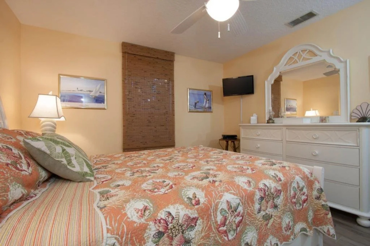 Bikini Bottom 2 Br home by RedAwning