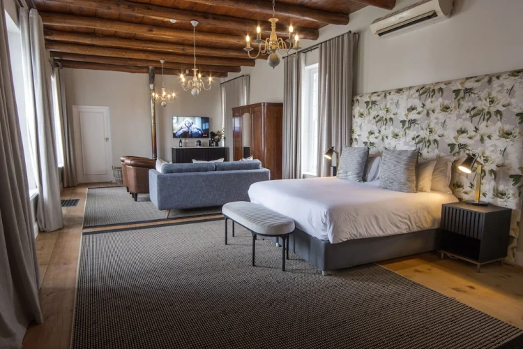 Deluxe Suite