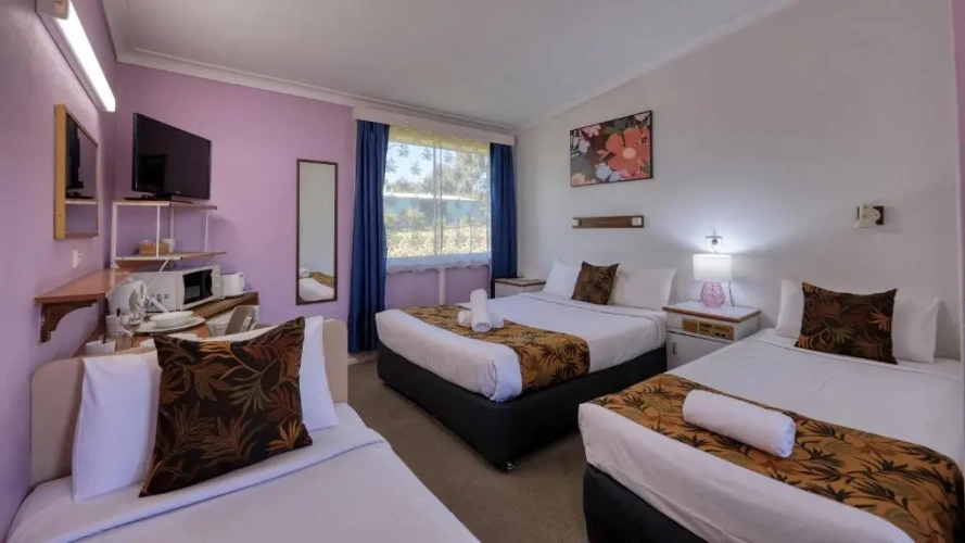 Standard Triple room