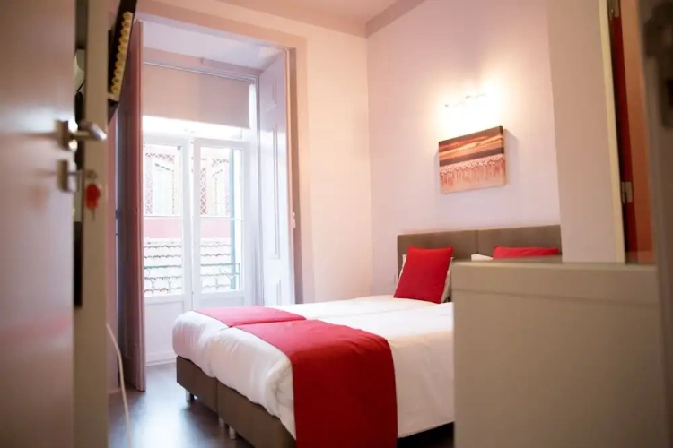 Standard Twin room with balcony