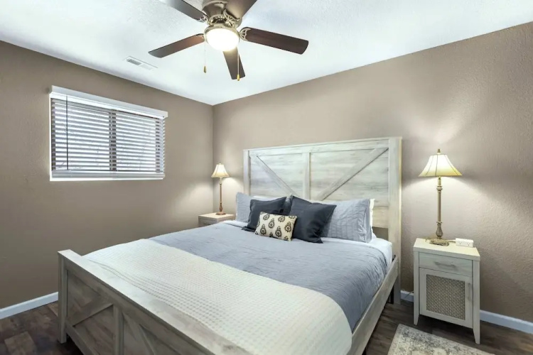 White Oak Landing Spacious 6 BDR w/ Boat Slip!