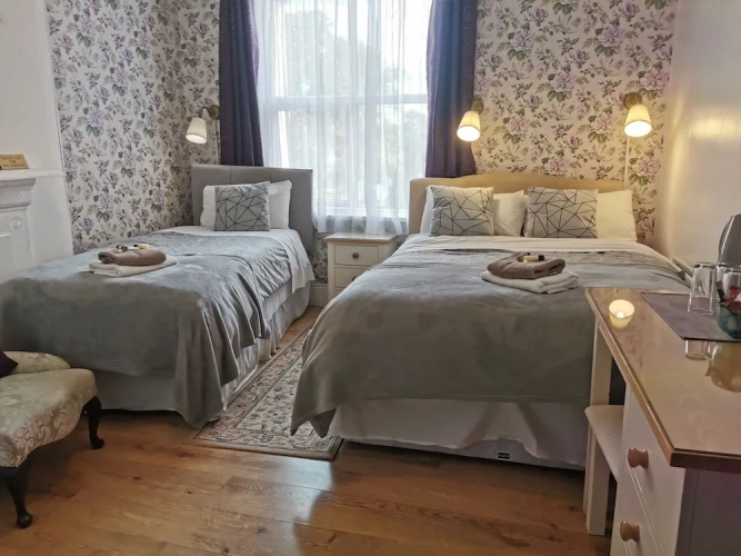 Standard Triple room