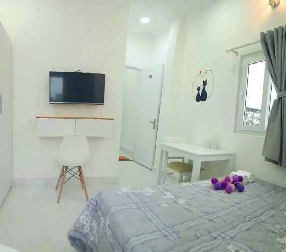 Smiley Apartment 9