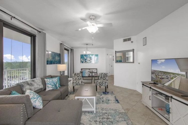 Stunning corner unit in Orange Beach outdoor pool