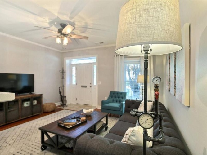 3 Bedrooms Apartment