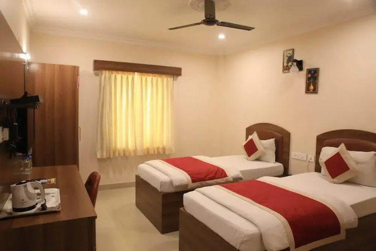 Hotel Kumud Plaza