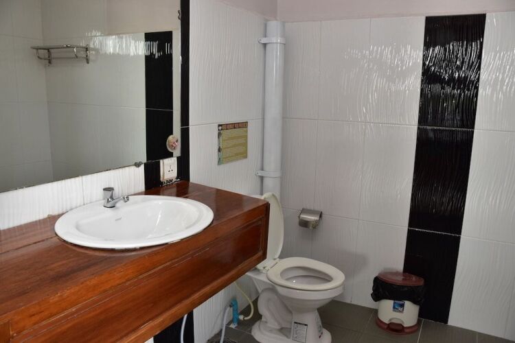 Mad Monkey Hostel Kampot Over view
