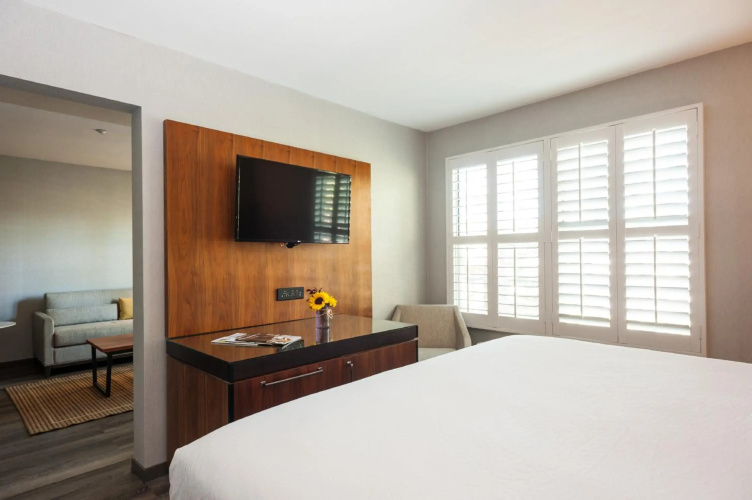 Hotel Indigo Napa Valley by IHG