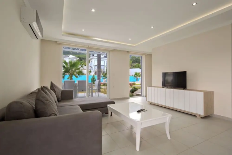 3 Bedrooms Apartment