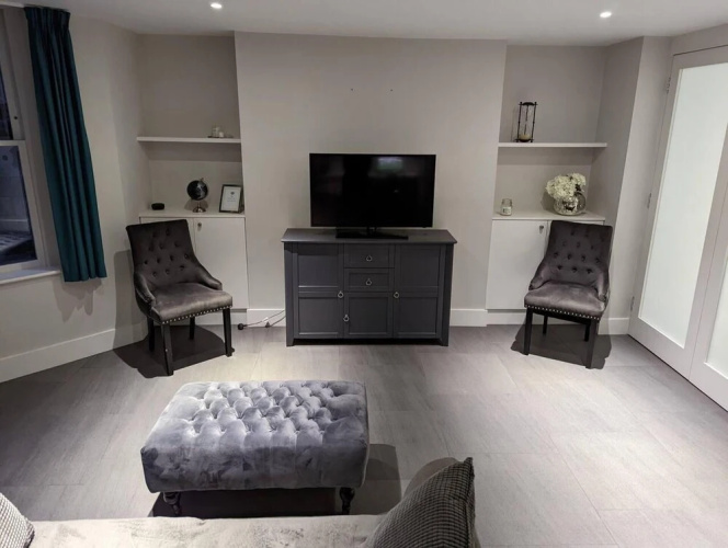 Captivating 1-bed Apartment in Bath With Parking