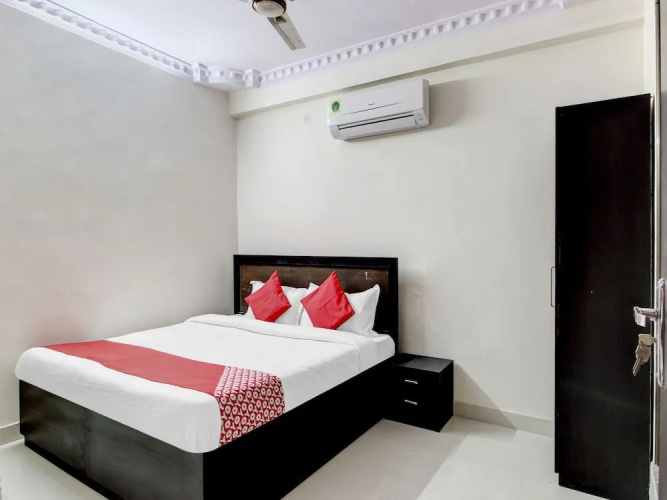 OYO 44366 Webmienz Hotel