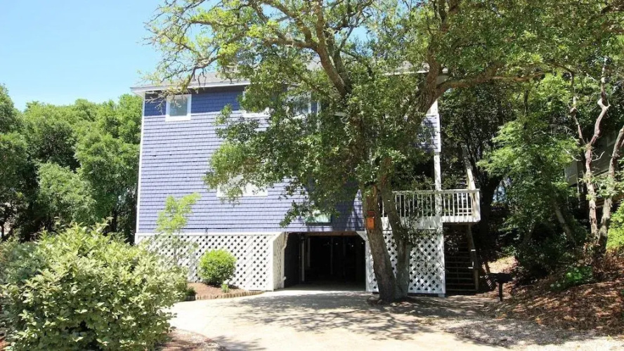 Sideways - 4 Br home by RedAwning