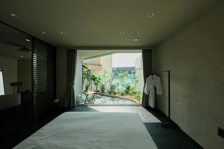 Deluxe Double room with balcony and with harbour view