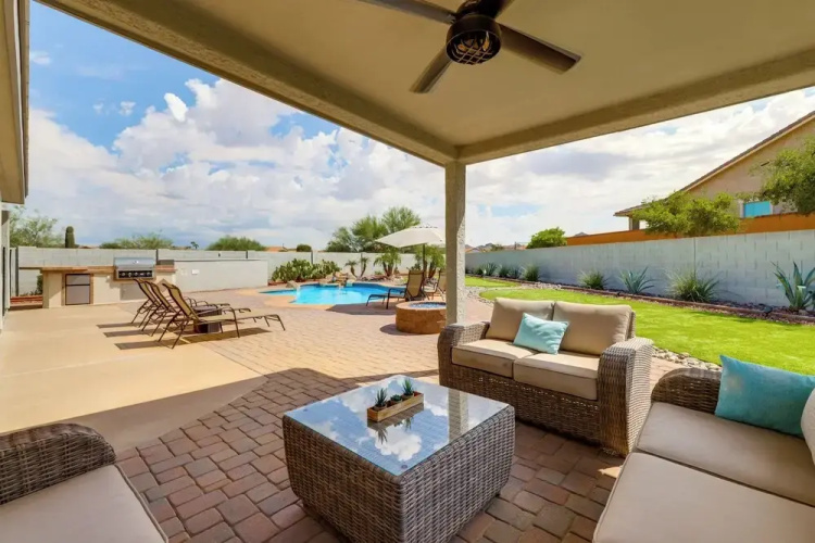 Putting Green, Pool Table! West Valley Family Home