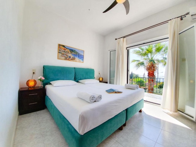 Standard Quadruple room with garden view