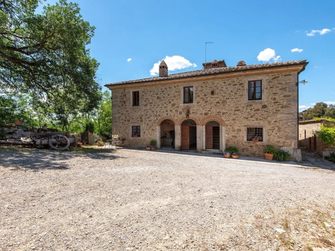 Secluded Apartment in Rapolano Terme with Garden