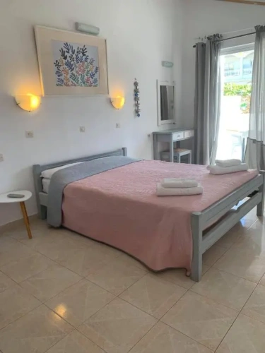 Standard Triple room with garden view