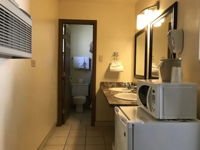 Frontier Lodge