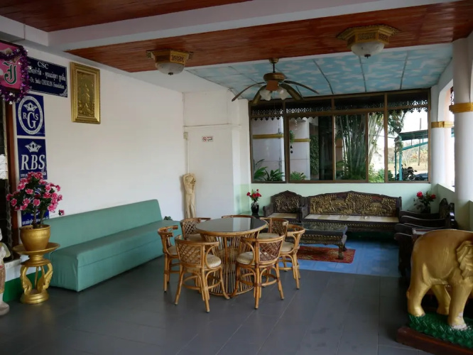 Royal Jommanee Hotel