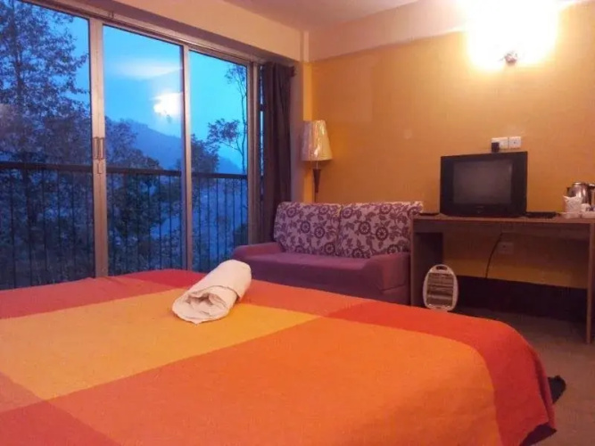 Maya Baas Hotel