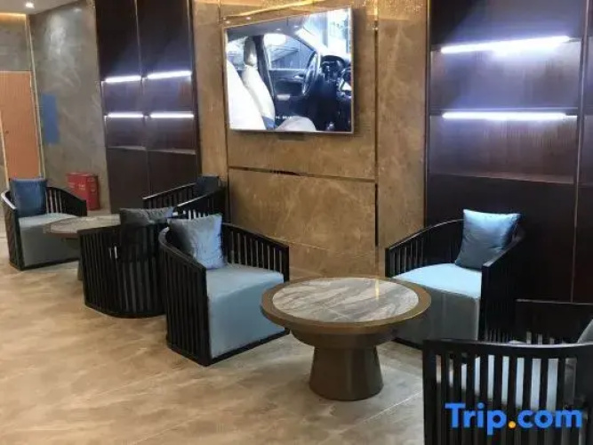 Pingjiang Binjin Hotel