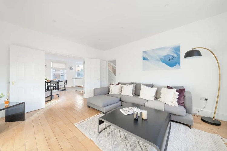 3 Bedrooms Apartment with city view