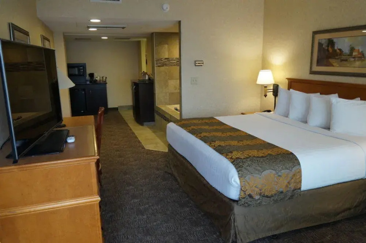 Biltmore Hotel & Suites