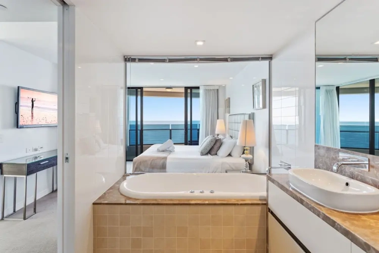 2 Bedrooms Luxury Apartment with ocean view