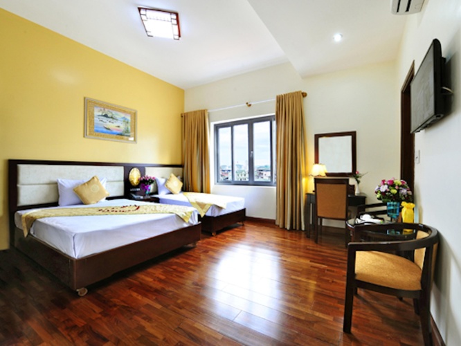Deluxe Twin room with city view