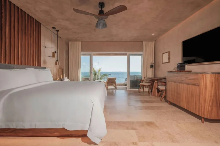 Double Junior Suite with balcony and oceanfront