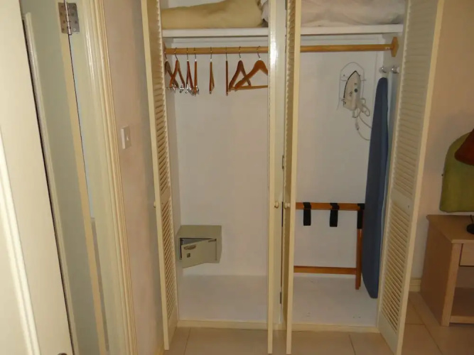 Tropical Winds Apartment Hotel