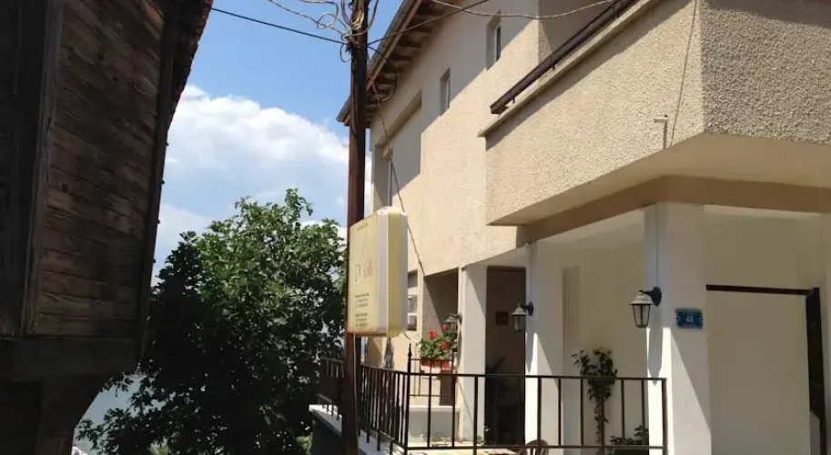 Vesela Guest House