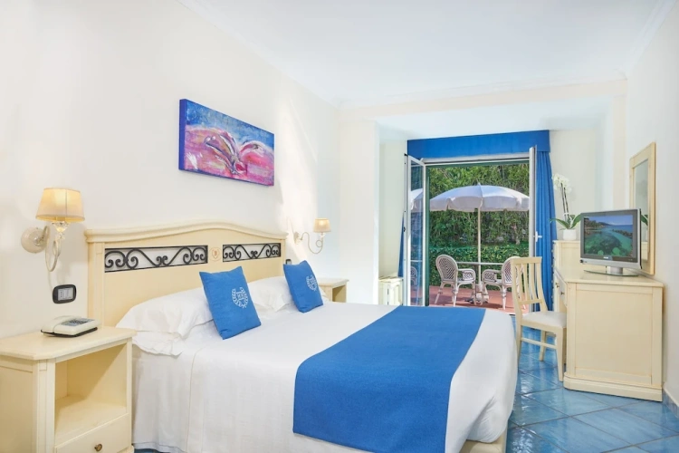 Standard Triple room with balcony and with garden view