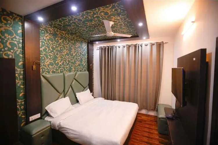 Seven Hills Hotel Srinagar