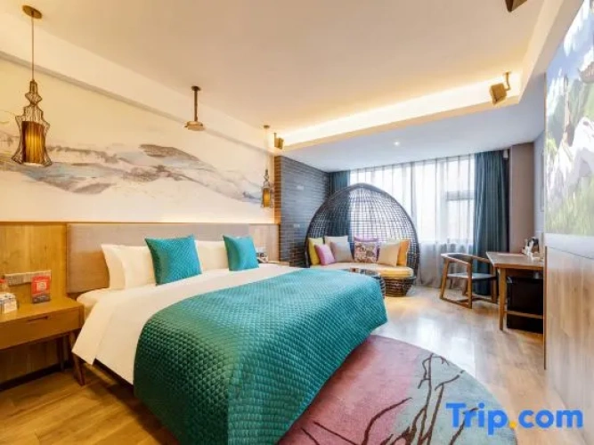 Standard Double room with city view