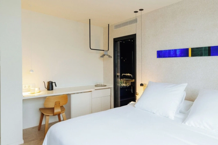 Standard Double room with city view