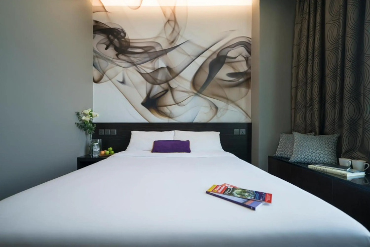 V Hotel Lavender