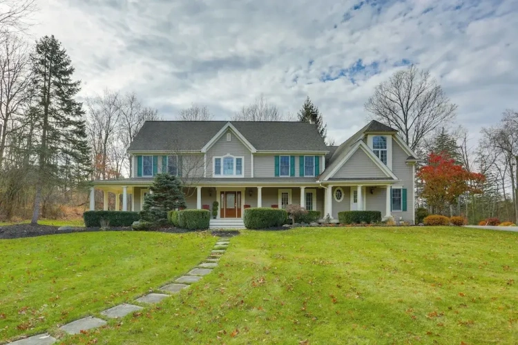 5 Bedrooms Cottage