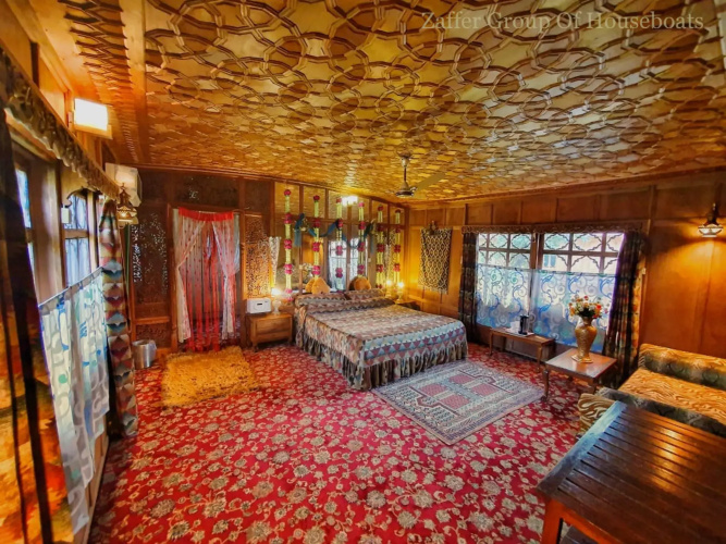 Zaffer Houseboats