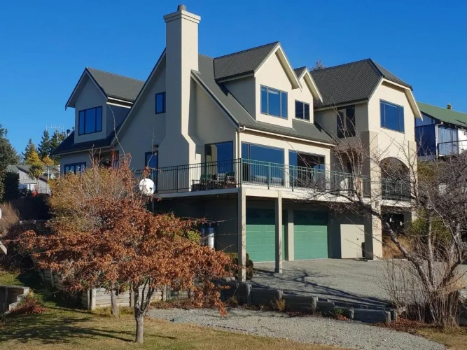 4 Bedrooms Cottage