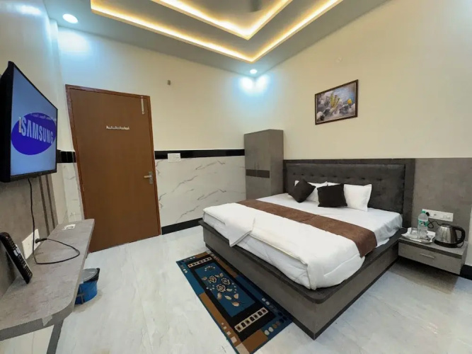 Satya Nikunj INN