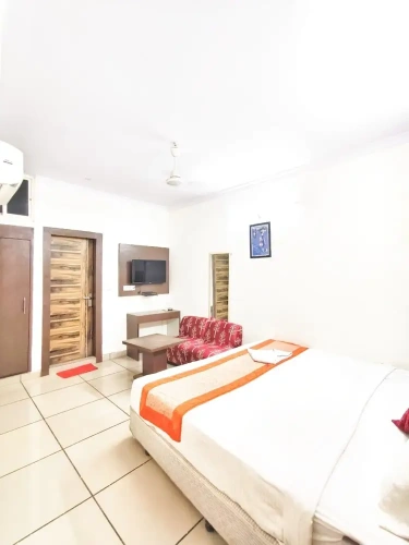 Standard Double room with city view
