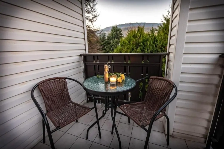 Apartment with balcony