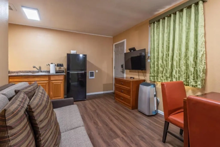 2 Bedrooms Apartment