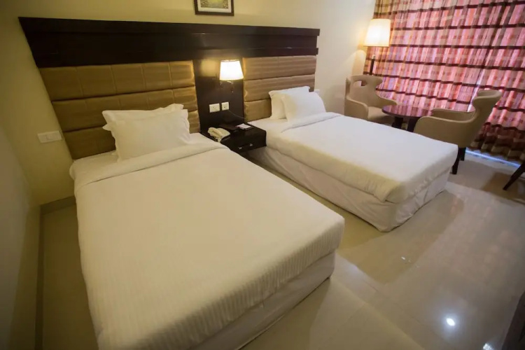 Royal Reve Hotel