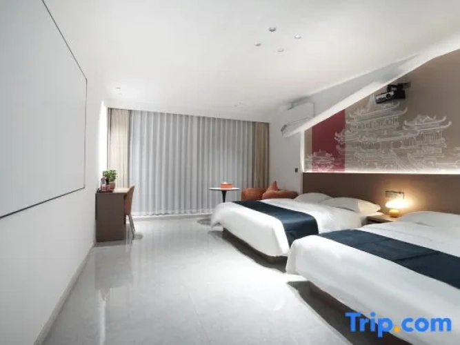 Deluxe Twin room with balcony