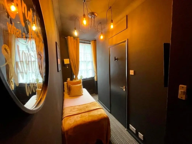Deluxe Single room